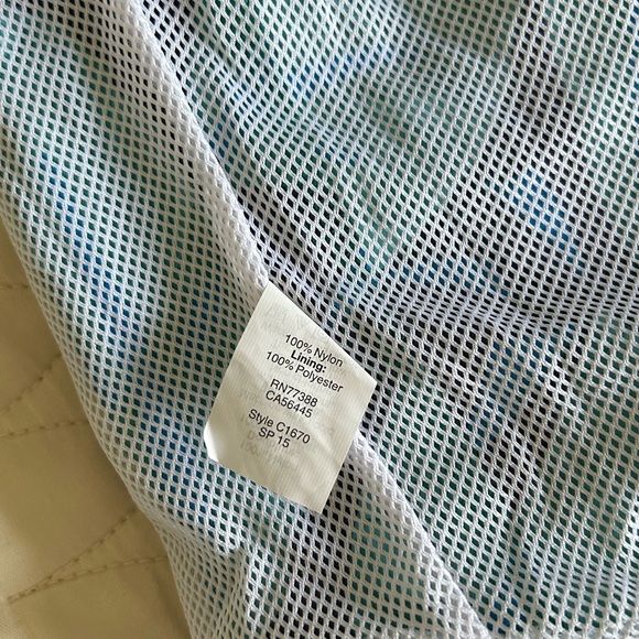 J Crew men’s Hawaiian swim trunks.  Mesh lined.  Size 33. - Picture 6 of 8